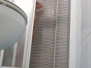 Κατασκοπεία επί σέξι σύζυγος ξυρίζοντας μουνί σε μπάνιο