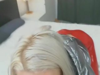 Laura - desiring si rambut perang remaja dalam merah susu getah fucked